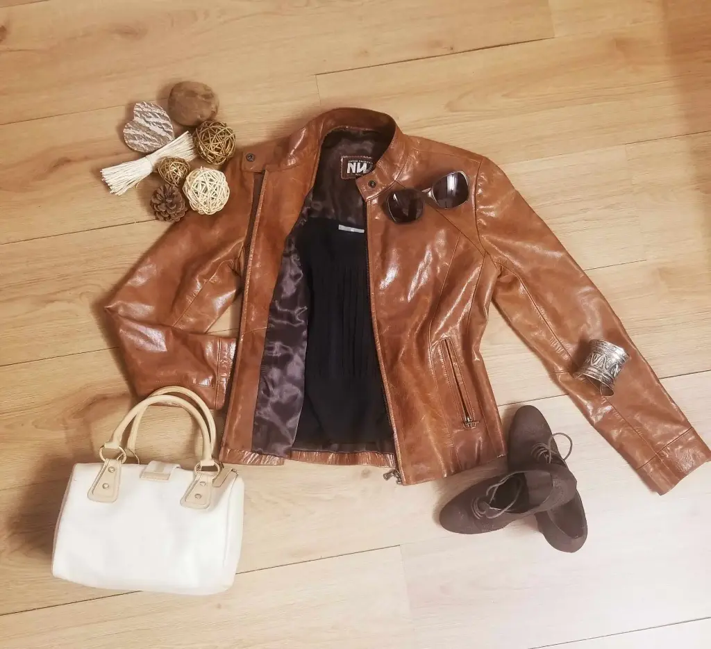VESTE EN CUIRE MARRON TAILLE 36